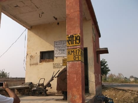 railway gateman kiddnapped, blood found in room